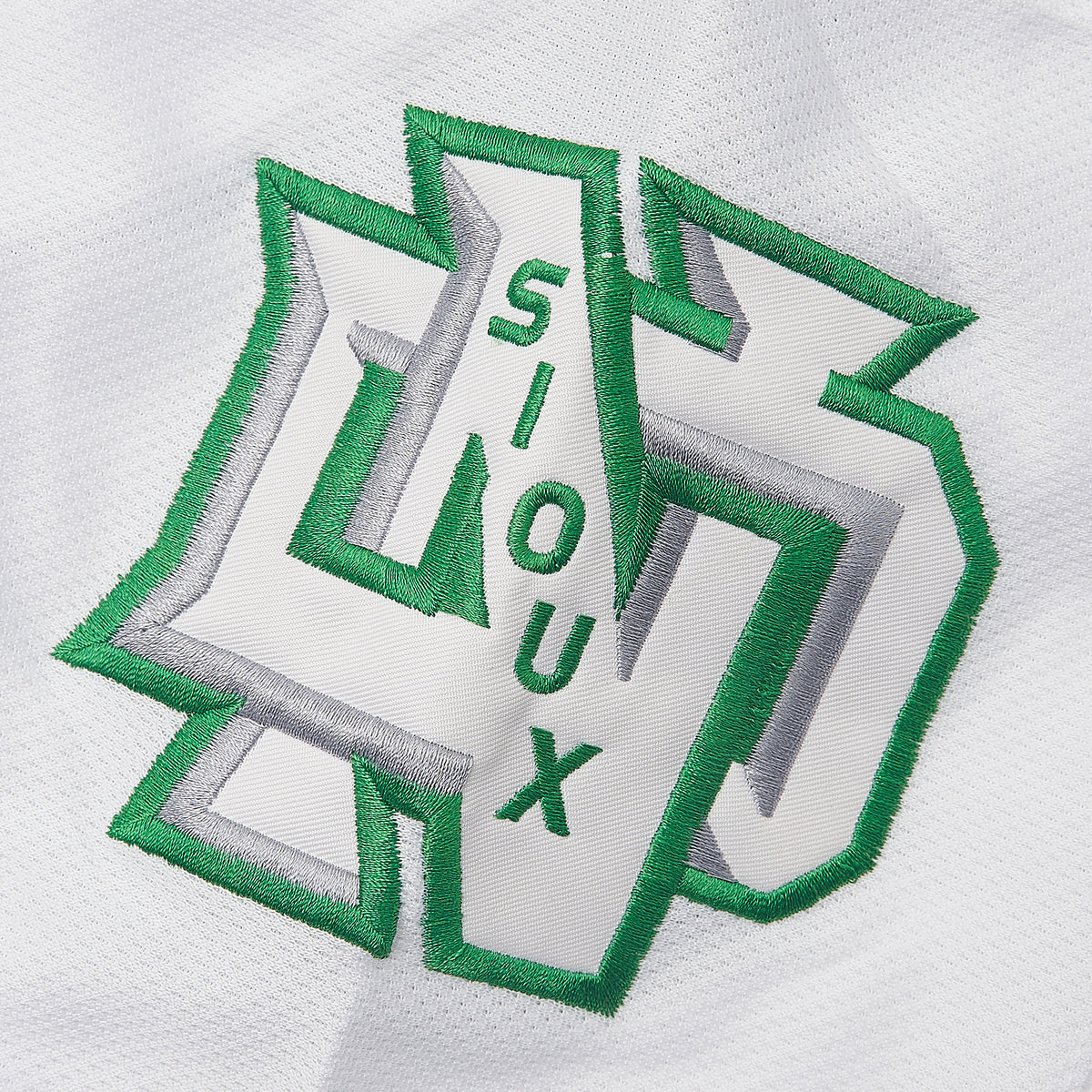 Dakota Sioux Ice #11 Hockey Jersey — White — shoulder detail